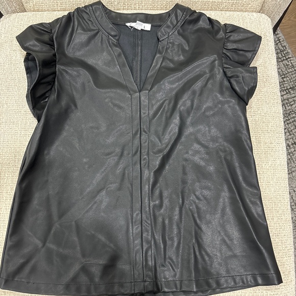 Faux leather sleeveless shirt - Picture 1 of 1